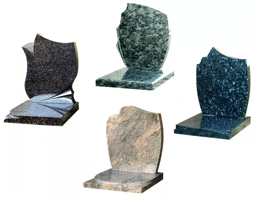 Suite à une crémation, la famille peut décider de déposer l’urne directement dans un monument cinéraire accompagné de fleurs de deuil. C’est une alternative au dépôt en columbarium ou encore à la dispersion des cendres.