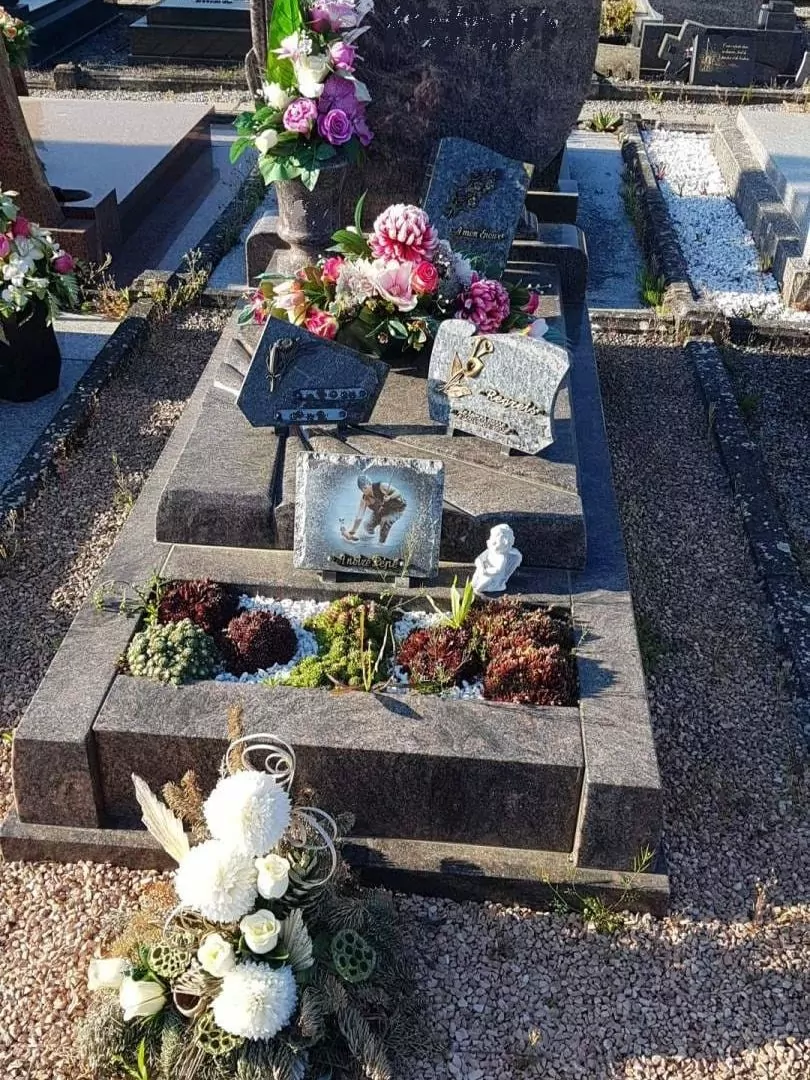 Entretien Sépulture par les établissement marbrerie funéraire Schittly 67 Bischwiller