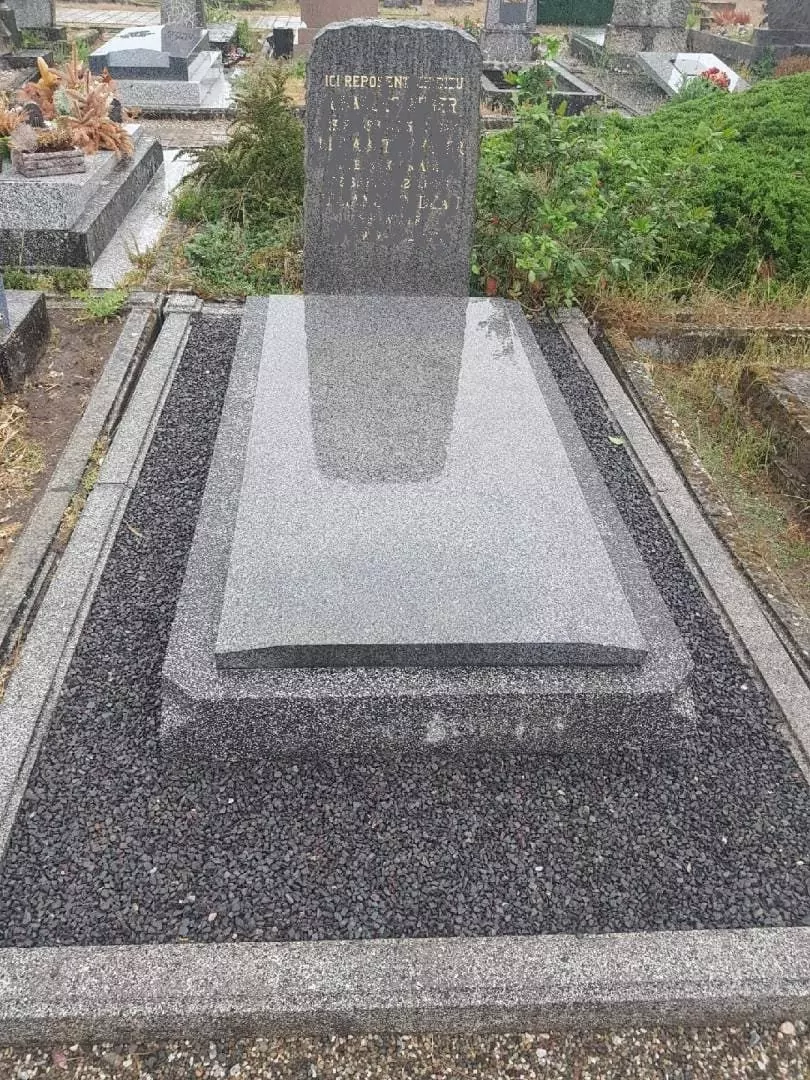 Entretien Sépulture par les établissement marbrerie funéraire Schittly 67 Bischwiller